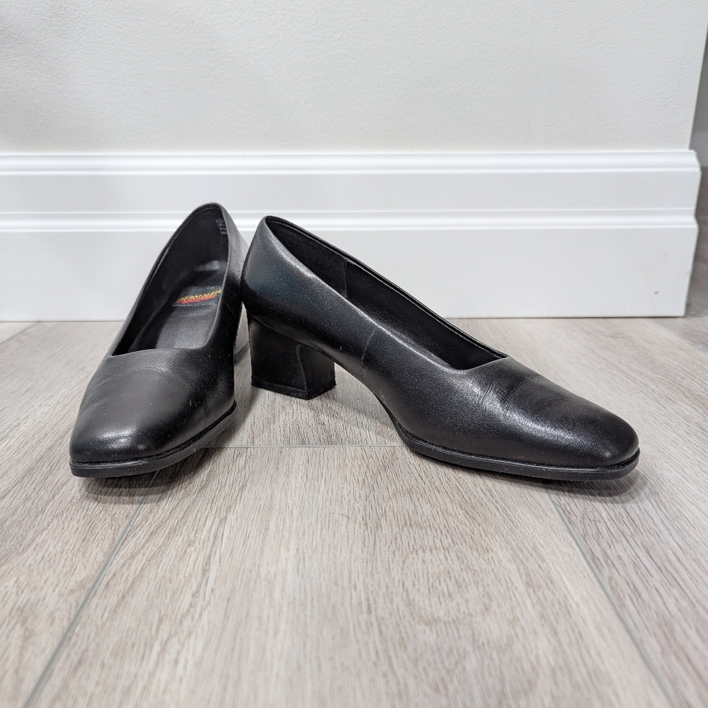 Aerosols black leather pumps